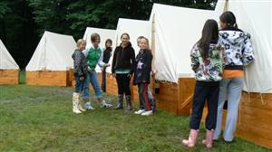 Prostor před skautským centrem Vanaivan sloužil letos premiérově také jako areál příměstského tábora, který skauti pořádali pro neorganizovanou mládež. 
FOTO: ARCHIV