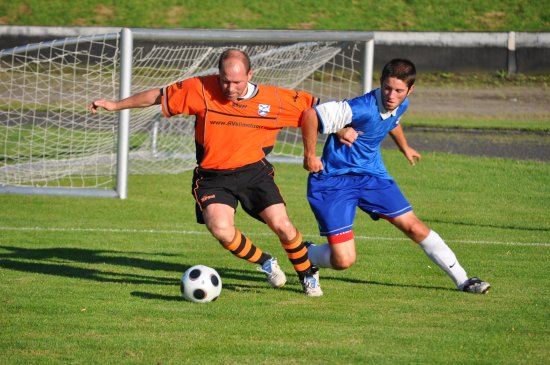 Talentovaný Petr Okřesík (vpravo) ukončil hostování ve Fulneku a stal se posilou kopřivnického útoku. S týmem si v prvním zápase sezony připsal remízu. 
FOTO: JANA FEILHAUEROVÁ