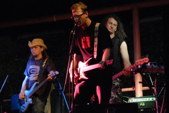 Kopřivnická kapela Valerian’s Future byla jednou z hlavních hvězd sobotního rockového minifestivalu pod přehradní hrází ve Větřkovicích.
FOTO: DAVID MACHÁČEK