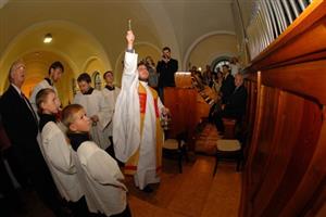 Kostel sv. Václava v Lubině má od minulého víkendu nové varhany. Těm slavnostně požehnal páter Vladimír Zelina.
FOTO: DAVID MACHÁČEK