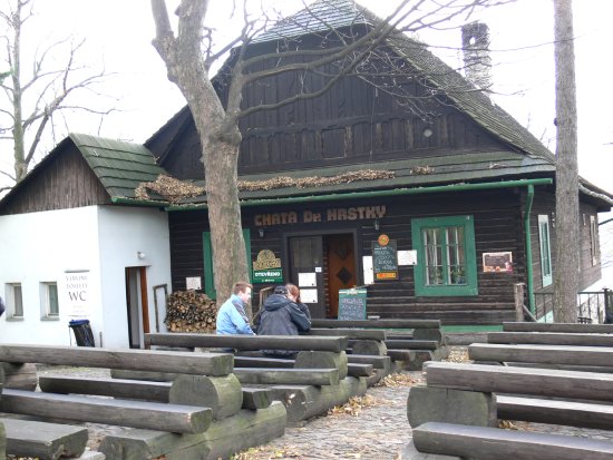 Štramberská Trúba je ve spolupráci s Valašským královstvím stále vyhledávanějším místem turistů a pro místní se Hrstkova chata opětovně stala místem k setkání.
FOTO: ILONA MAZALOVÁ
