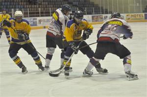 Hokejistům 7. kolo krajské ligy mužů před domácím publikem nevyšlo. V utkání s Novým Jičínem B utrpěli vůbec první porážku v sezoně.
FOTO: JANA FEILHAUEROVÁ