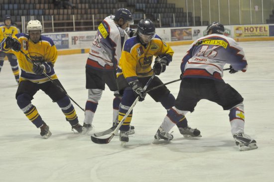 Hokejistům 7. kolo krajské ligy mužů před domácím publikem nevyšlo. V utkání s Novým Jičínem B utrpěli vůbec první porážku v sezoně.
FOTO: JANA FEILHAUEROVÁ