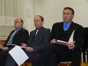 Zájem občanů o veřejnou schůzi na Bařinách byl značný. Místní občané vítají revitalizaci sídliště, ale zároveň se obávají komplikací, které s sebou stavba přinese. 
FOTO: ILONA MAZALOVÁ