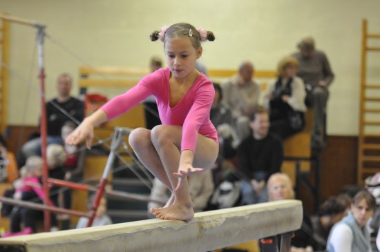 Kopřivnická gymnastka Barbora Žalmánková si z Mikulášského dvojboje odnesla deváté místo v kategorii předzávodnic.                                                                                     
FOTO: JANA FEILHAUEROVÁ