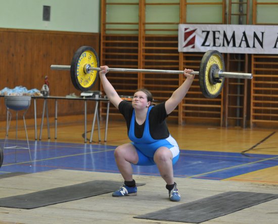 Takto si vzpěračka ASK Tatra Kopřivnice Bára Lichnovská poradila v trhu s činkou o váze 60 kg. Tímto výkonem vytvořila nový český rekord kategorie juniorek do 17 let.           
FOTO: JANA FEILHAUEROVÁ