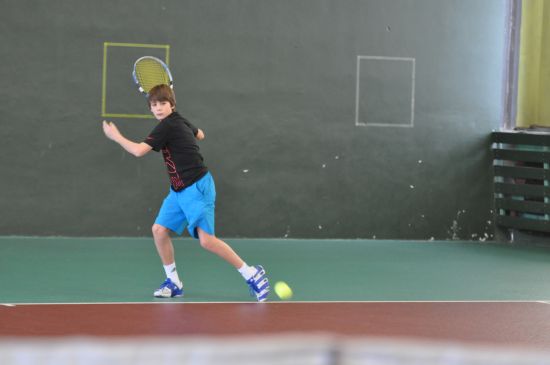 Odchovanec kopřivnického tenisového klubu Dominik Bartoň vyhrál na místním turnaji starších žáků čtyřhru, ve finále dvouhry podlehl Krystynovi z Fulneku.
FOTO: JANA FEILHAUEROVÁ