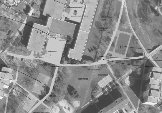 Hřiště, které mělo vzniknout místo původních asfaltových plácků, bude z důvodu nesouhlasu obyvatel sídliště přesunuto do ’trojúhelníku’ v těsné blízkosti školy Alšovy.
REPRO: ODBOR ORM