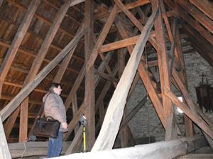 V pondělí dopoledne zpřístupnila štramberská farnost kostel sv. Kateřiny k prohlídce firmám, které se budou ucházet o veřejnou zakázku.
 FOTO: ILONA MAZALOVÁ