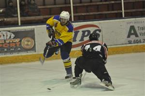 Takto Daniel Mičulka přihrával ve středečním utkání s Rožnovem na druhou branku svého týmu. Gól Miroslava Kladivy přinesl uklidnění a důležité vítězství.
FOTO: JANA FEILHAUEROVÁ