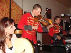 Hostem irského večera v kulturním domě bude mimo jiné i trio The Irish Groove, které se specializuje na interpretaci keltské, irské a skotské taneční hudby. 
FOTO: ARCHIV