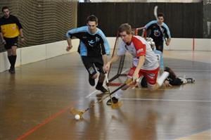 Florbalový celek mužů FBC Vikings Kopřivnice v nedělním druholigovém utkání s Prostějovem vedl už 6:2, nakonec ale prohrál po trestném střílení 7:8.
FOTO: JANA FEILHAUEROVÁ