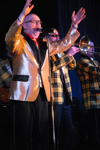 Rock & Roll Band Marcela Woodmana byl jedním z lákadel letošního Direkt plesu. Netradiční večírek, který zcela zaplnil Katolický dům, byl zároveň tečkou za plesovou sezonou.
FOTO: DAVID MACHÁČEK