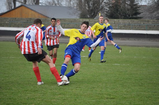 Dorost se jako první z mužstev FC Kopřivnice pustil do jarních bojů. A s vervou. Bohumín porazil 5:1. Petr Okřesík (viz foto) dal dva góly, další přidali Vlček, Tížek a Sedláček.    
FOTO: J. FEILHAUEROVÁ