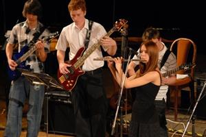 Na připravovaném Jarním koncertu populární a jazzové hudby vystoupí také rocková kapela Základní umělecké školy MIS music. 
FOTO: DAVID MACHÁČEK