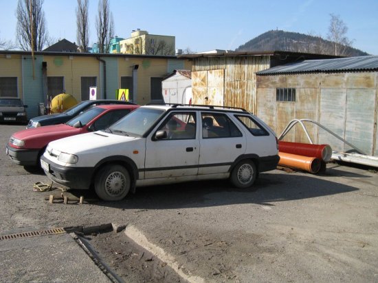 Vozidla odtažená z ulic Kopřivnice v rámci jarní očisty silnic končí na dvoře společnosti Slumeko. Od začátku čistění jich bylo už bezmála sedmdesát.
FOTO: SLUMEKO