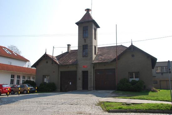 Kopřivnická hasičská zbrojnice nutně potřebuje rekonstrukci. Radnice však disponuje zatím pouze částí potřebné sumy.
FOTO: DANA HOĎÁKOVÁ