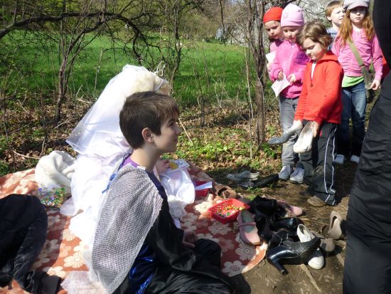 Krásné počasí přivedlo na trať letošního Pohádkového lesa pořádaného radnicemi v Kopřivnici a Štramberku zhruba tři sta dětí.
FOTO: PAVLÍNA NÝVLTOVÁ