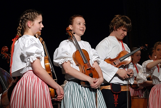 System.Linq.Enumerable+<TakeIterator>d__25`1[System.Char]