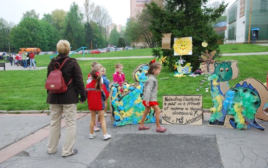 Výtvory dětí z mateřských škol minulý týden ve středu vyzdobily centrum města, kde se konala tradiční Ekovýstava.
FOTO: DANA HOĎÁKOVÁ