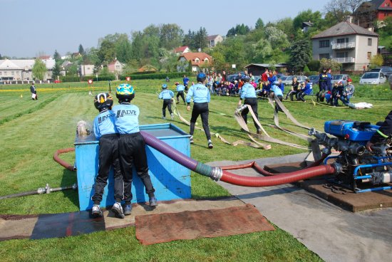 Lubina hostila první z hasičských soutěží v letošním roce. Změřit své síly přijelo do Lubiny 31 družstev ze širokého okolí. Vítězi obou kategorií se staly týmy Lubojat.
FOTO: DANA HOĎÁKOVÁ