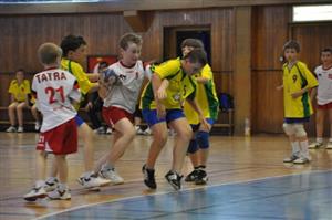 Kopřivnickým minižákům se domácí turnaj „O velikonoční zvon“ opravdu povedl. A tým se stal celkovým vítězem, B tým (na snímku) skončil na příjemné čtvrté příčce.
FOTO: J. FEILHAUEROVÁ