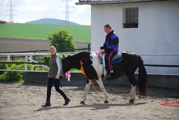 Jízda králů byla jednou ze soutěžních disciplín Her bez hranic, které se minulý týden uskutečnily na ranči Hermelín v Novém Jičíně, kde se konaly již několik let po sobě.                 
FOTO: DANA HOĎÁKOVÁ