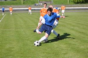 Záložník Marcel Kurečka a jeho týmoví kolegové neměli v sobotu důvod k radosti. Kopřivnický fotbalový tým mužů doma jen remizoval s posledním Spálovem.
FOTO: JANA FEILHAUEROVÁ