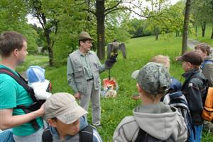 Lesohrátky na Janíkově sedle měly nejen připomenout, že letošek byl vyhlášen Mezinárodním rokem lesa, ale také lidem přiblížit práci myslivců, sokolníků, lesníků a ekologů.
FOTO: DAVID MACHÁČEK