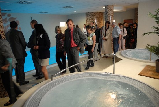 Kopřivnická poliklinika Thérapon 98 v minulém týdnu otevřela nově vybudované relaxačně rehabilitační centrum.
FOTO: DAVID MACHÁČEK
