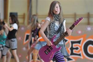 Vystoupení s názvem Rokec v podání taneční skupiny MoDance Ladislava Vítkovského mělo rozhodně šmrnc.
FOTO: JANA FEILHAUEROVÁ