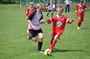 Tým 4. a 5. třídy ZŠ E. Zátopka podlehl v okresním kole McDonald´s Cupu až ve finále Bílovci. Družstvo 1. - 3. třídy Zátopkovy školy slavilo okresní triumf.
FOTO: JANA FEILHAUEROVÁ