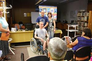 Manželé Jiří a Alena Márovi se svým dvacetiletým synem Jirkou procestovali již několik kontinentů. Dokumenty z jejich cest už bylo možné vidět i v televizním pořadu Objektiv.
FOTO: DANA HOĎÁKOVÁ