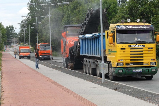 V sobotu dojde k uzavření provozu na ulicích Dělnické a Panské z důvodu pokládky nového asfaltového povrchu. Poškozená část byla odfrézována v tomto týdnu.
FOTO: DAVID MACHÁČEK