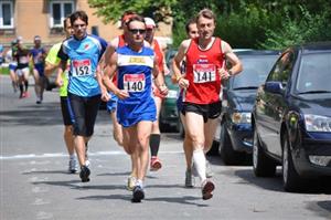 Na Koridě si s běžci i organizátory pořádně zahrálo počasí. Muži odstartovali v 11 hod. do příjemného počasí, většinu závodu je ale nakonec kropil déšť.
FOTO: JANA FEILHAUEROVÁ