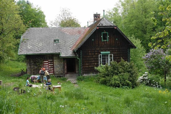 Budova hájenky v Janíkově sedle už od roku 1997 slouží k ekologické výchově. Podobné zaměření by ji mělo zůstat i do budoucna.
FOTO: DAVID MACHÁČEK