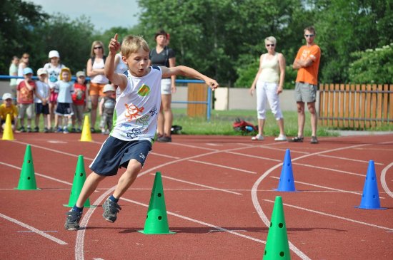 Hynek Bartoň z Lašského běžeckého klubu kraloval ve Valašském Meziříčí všem disciplínám v kategorii chlapců ročník 2004 a mladší.
FOTO: JANA FEILHAUEROVÁ