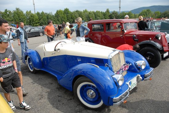 Na polygonu Tatry bylo minulou sobotu možné vidět řadu atraktivních automobilů. Akce 1000 veteránů nabídla nejen historické, ale také sportovní automobily a motocykly.
FOTO: DAVID MACHÁČEK
