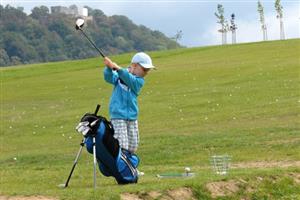 Především na děti a mladé hráče má být soustředěna pozornost nově otevřeného golfového hřiště, které za poslední rok vyrostlo mezi Mniší a Hukvaldy.
FOTO: DAVID MACHÁČEK