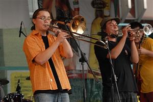 Koncertem kopřivnické kapely Tatroska v sobotu vyvrcholí tradiční Bartolomějský večer před kulturním domem.
FOTO: DAVID MACHÁČEK