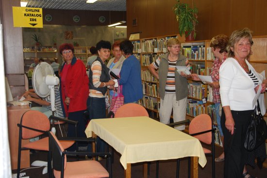 Letos knihovna připravila čtyři vzdělávací kurzy v rámci Akademie třetího věku. Kurz Ladislava Cvíčka byl obsazen během deseti minut.
FOTO: DANA HOĎÁKOVÁ