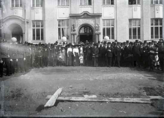 Fotografie zachycující slavnostní otevření německé školy 10. září 1911. 
FOTO: ARCHIV MUZEA FOJTSTVÍ