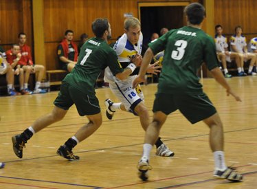 Adam Krejčiřík sice dokázal ve druhé půli přidat kopřivnickému útoku na dynamice, ani to ale místním házenkářům v duelu s Frýdkem k důstojnému výsledku nepomohlo. FOTO: J. FEILHAUEROVÁ