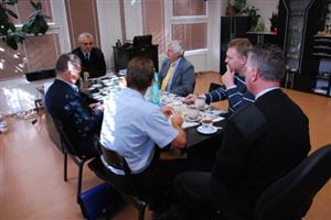 Pravidelnou schůzku velitelů městských policií Novojičínska hostila minulý týden služebna kopřivnických strážníků.
FOTO: DAVID MACHÁČEK