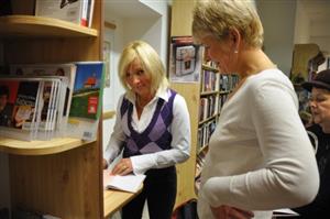 Autorka bestsellerů o hubnutí Antonie Mančingová se v knihkupectví Pohoda sešla se svými čtenáři a také jim podepsala své knihy.
FOTO: DANA HOĎÁKOVÁ