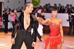 Jakub Drmota a Tereza Florová byli tím párem, který v konkurenci dalších sedmadvaceti dvojic vytančil vítězství na sobotním 45. ročníku taneční soutěže Tatra.
FOTO: DANA HOĎÁKOVÁ