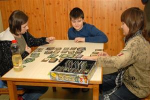 Klub deskových her je stejně jako bohatý archiv her, které má k dispozici, otevřen všem. 
FOTO: DAVID MACHÁČEK