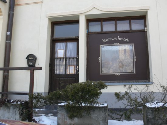 V nově otevřeném Muzeu hraček ve Štramberku jsou k vidění hračky z let 1860 až 1989, padesátileté exempláře nejznámější panenky na světě Barbie, ale i hračky československé výroby.
FOTO: I. MAZALOVÁ