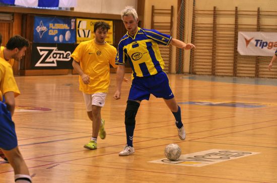 Ve finále Ámos Cupu rozhodl souboj kopřivnických celků Lokomotivy Gangsters a FU po remíze v normální hrací době až penaltový rozstřel.
FOTO: JANA FEILHAUEROVÁ