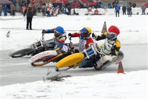 Nedělní odpoledne patřilo na Větřkovické přehradě mezinárodnímu mistrovství ČR v ledové ploché dráze. Atraktivní odrůda motoristického sportu se do Kopřivnice vrátila po patnácti letech. Více na straně 3.
FOTO: DAVID MACHÁČEK